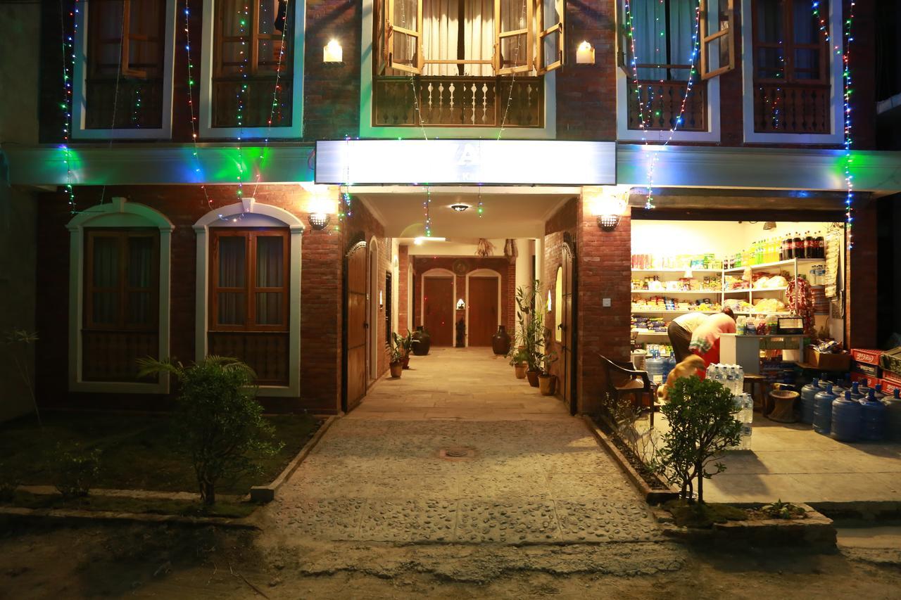 Newa Home Kathmandu Buitenkant foto
